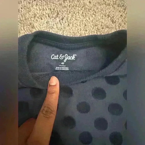 Cute girl top size 4. - Picture 2 of 3